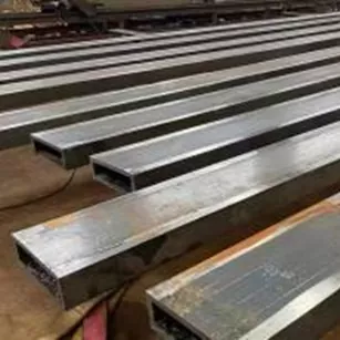 Квадратна цевка со прав агол